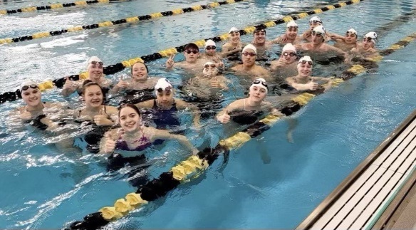 swim team in pool